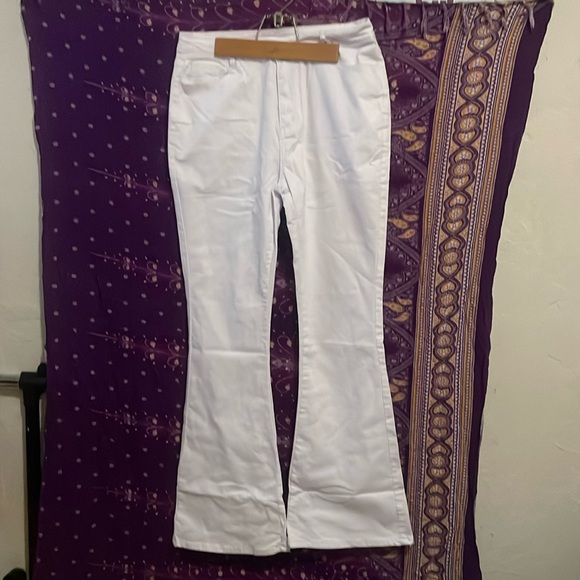 White bootcut pants Amazon essential - Picture 1 of 5